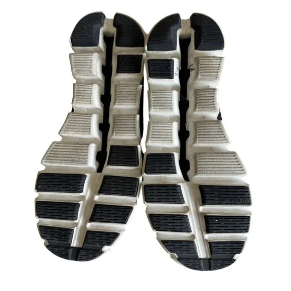 On Running Cloud 5 Sneakers Black White Women's 8 Swiss Engineering - Picture 8 of 9